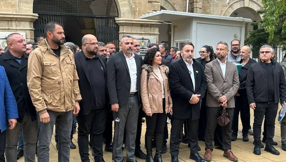 Sendikalar hayat pahalılığını düzenleyen yasa gücünde kararname için mahkemede