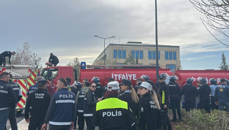 Meclis'in açılması bekleniyor: Polis girişleri kapattı!