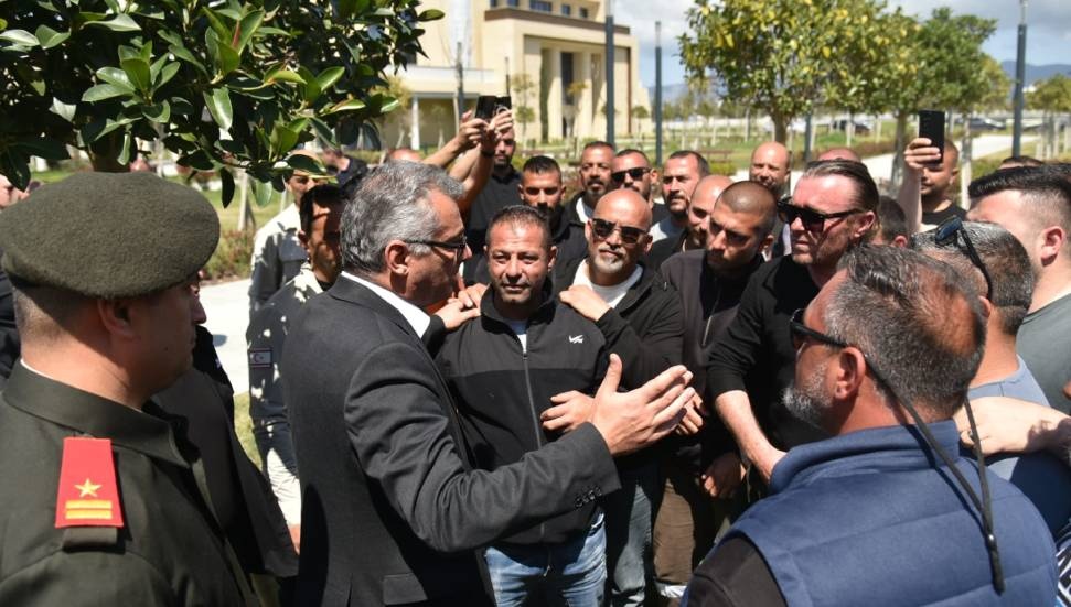 CANLI- Meclis önünde bekleyiş sürüyor: "Talebimiz net, Tuğcu serbest bırakılsın"