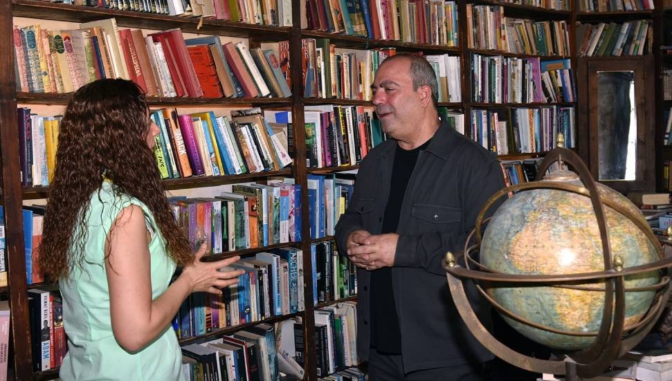 Son yıllarda romanlarıyla konuşulan bir gazeteci: Başaran Düzgün