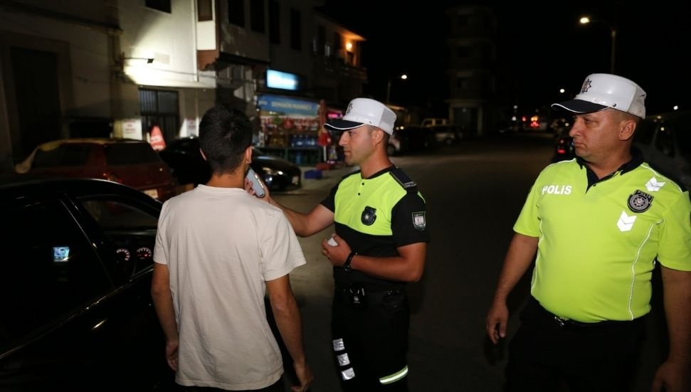 Ülke genelindeki trafik denetimlerinde 275 sürücü rapor edildi, 32 araç trafikten men
