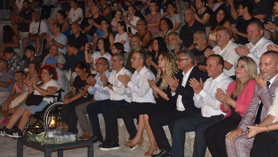 Fikri Ataoğlu: Uluslararası Lefkoşa Halk Dansları Festivali kültürleri aynı sahnede buluşturuyor