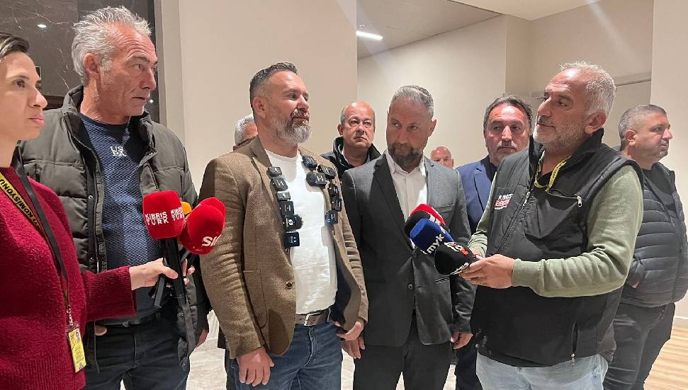 CANLI-  Sendikalar: Yasa gücünde kararname ile Meclis’teki tasarı geri çekilmezse genel grev devam edecek