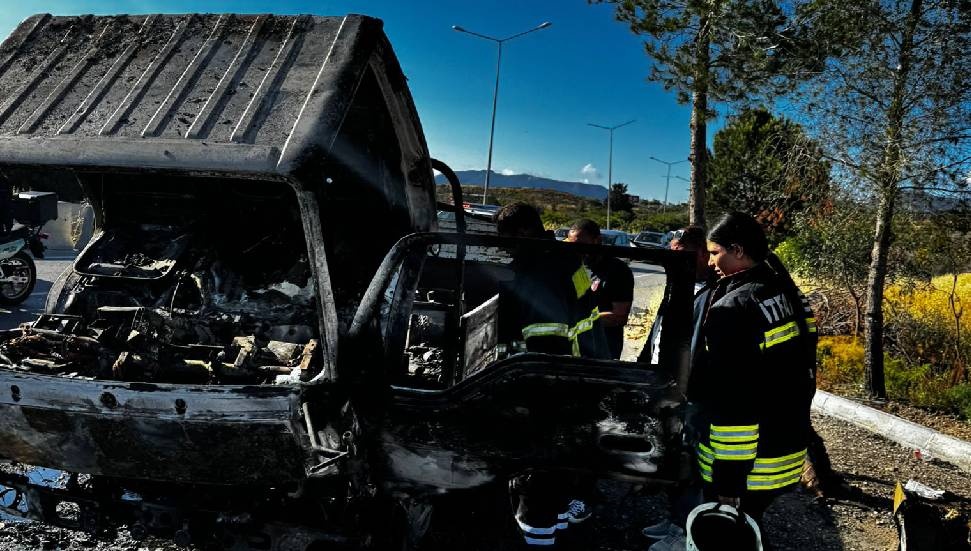 Lefkoşa-Girne ana yolu üzerinde seyir halindeki kamyonette yangın çıktı