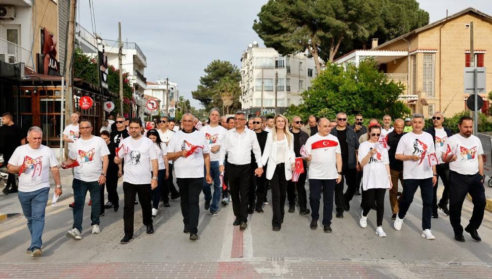 Tufan Erhürman ve eşi Nilden Bektaş Erhürman, “107. Yıl Korteji’ne” katıldı