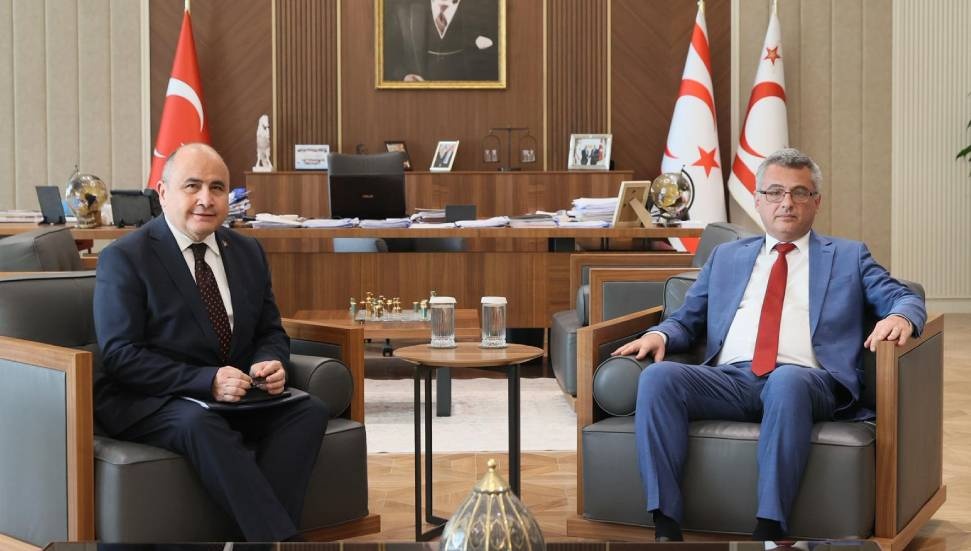 Cumhurbaşkanı Erhürman, Türkiye'nin Lefkoşa Büyükelçisi Ali Murat Başçeri’yi kabul etti
