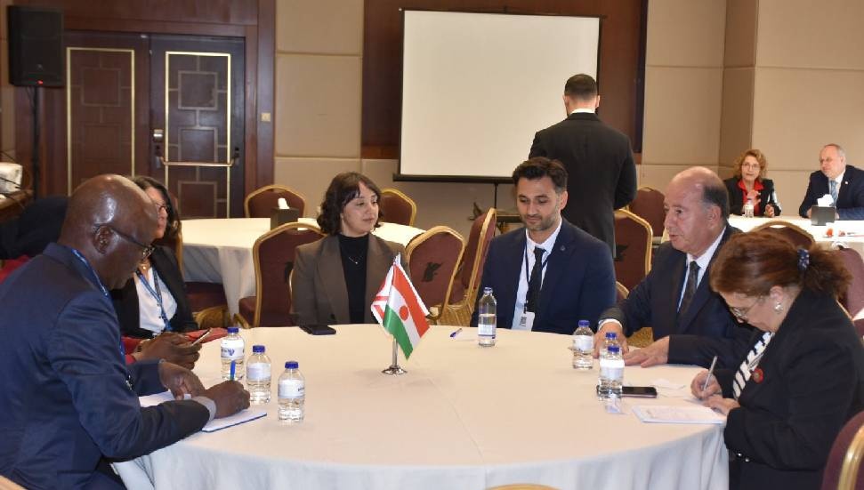 Hakan Dinçyürek: Dost ve kardeş ülkelerle sağlık alanında iş birliğine açığız