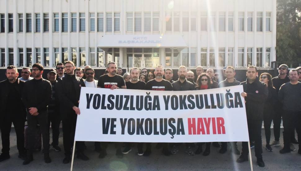 Kamuda yetkili beş sendika, Başbakanlık önünde ateş yaktı: Eylemler adım adım büyütülecek