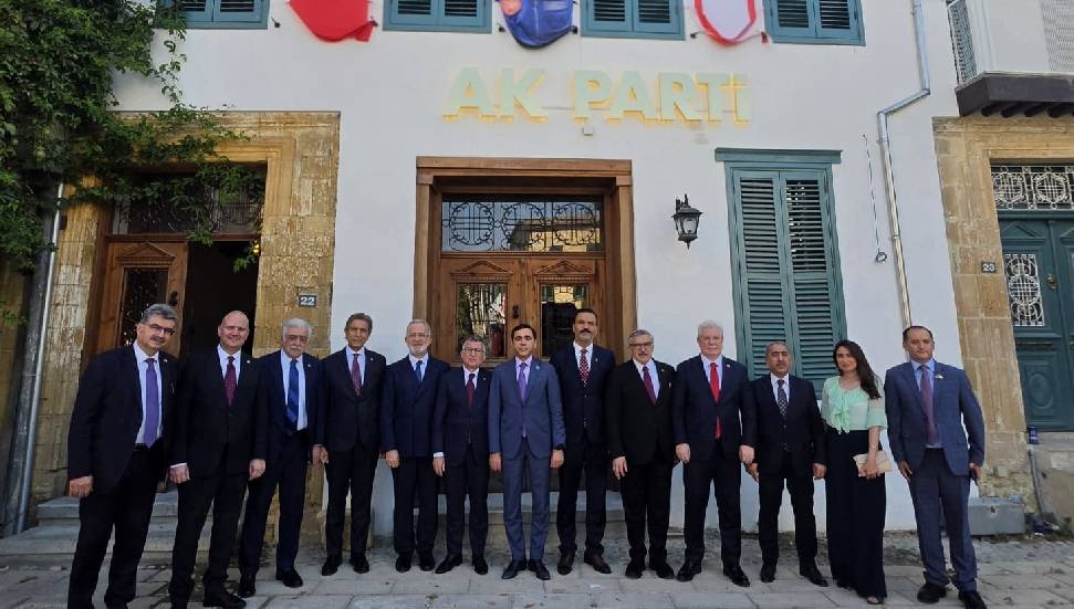 AK Parti ve Yeni Azerbaycan Partisi heyetlerinden AK Parti KKTC Temsilciliğine ziyaret