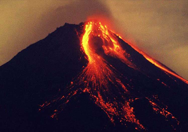 22 εκρήξεις τις τελευταίες 6 ώρες στο ηφαίστειο Merapi στην Ινδονησία