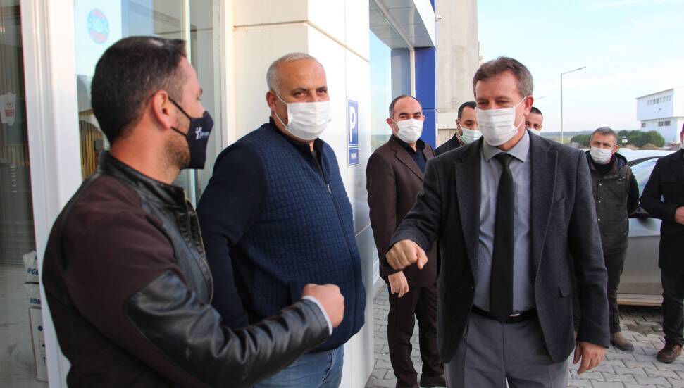Ο Erhan Arıklı επισκέφθηκε τη βιομηχανική ζώνη του Alayköy με την ομάδα του.