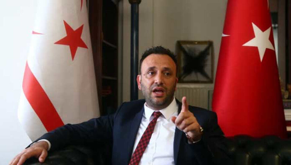 Zeki Çeler στις δηλώσεις του πρωθυπουργού σχετικά με την «εκπροσώπηση στις επιτροπές»